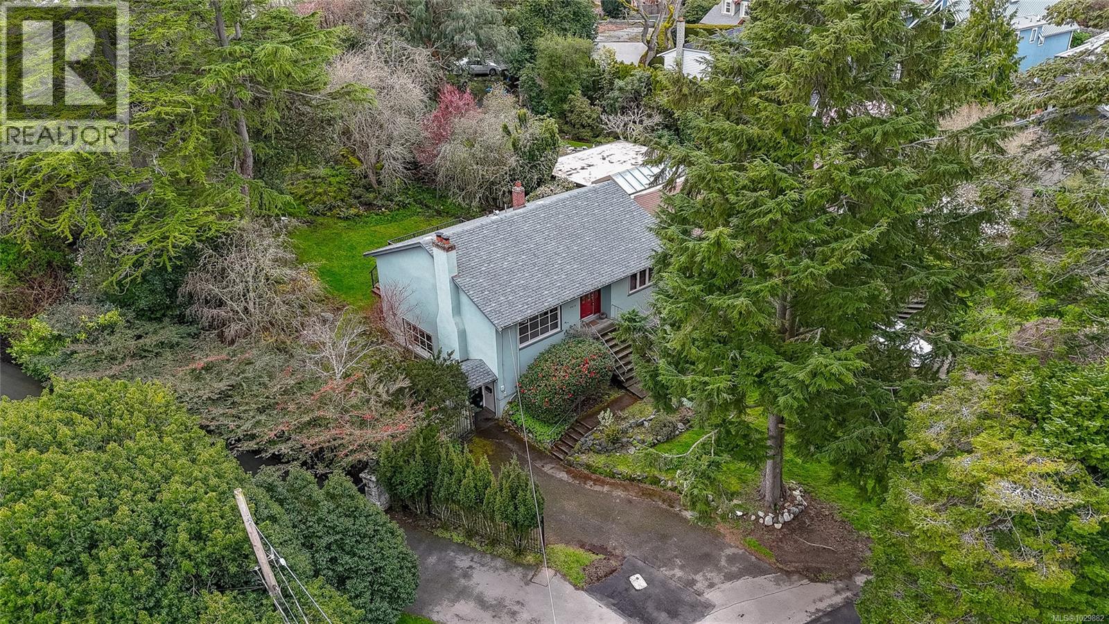 2015 Runnymede Ave, Oak Bay