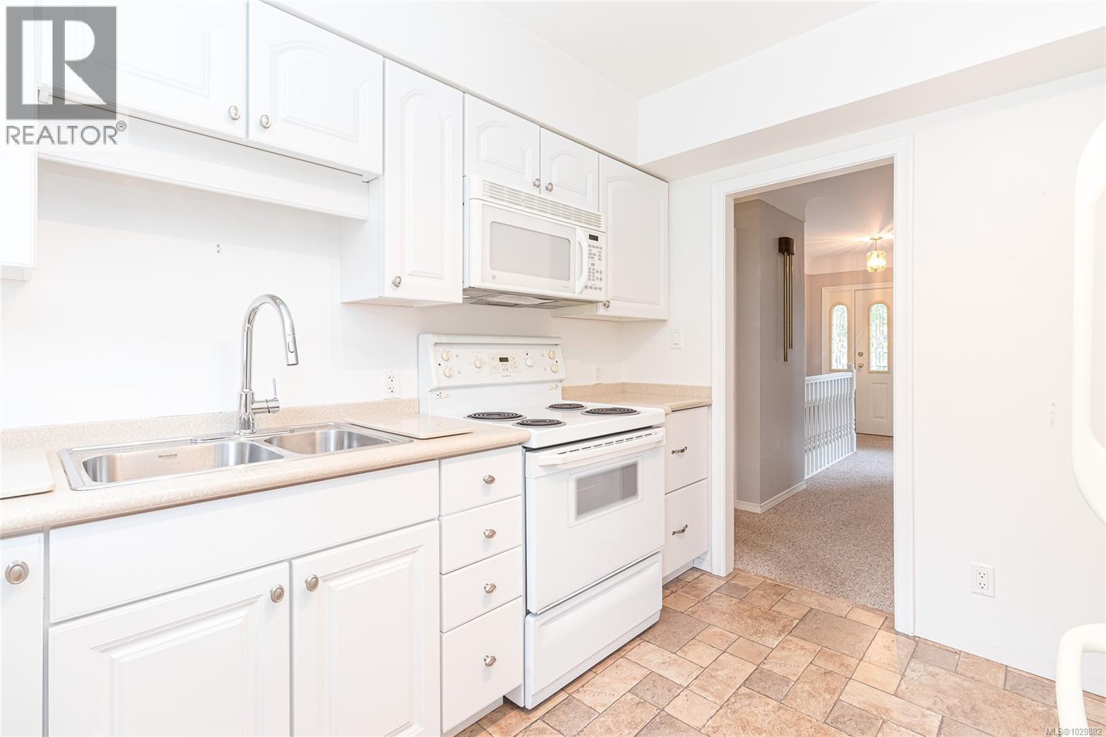 2015 Runnymede Ave - 16