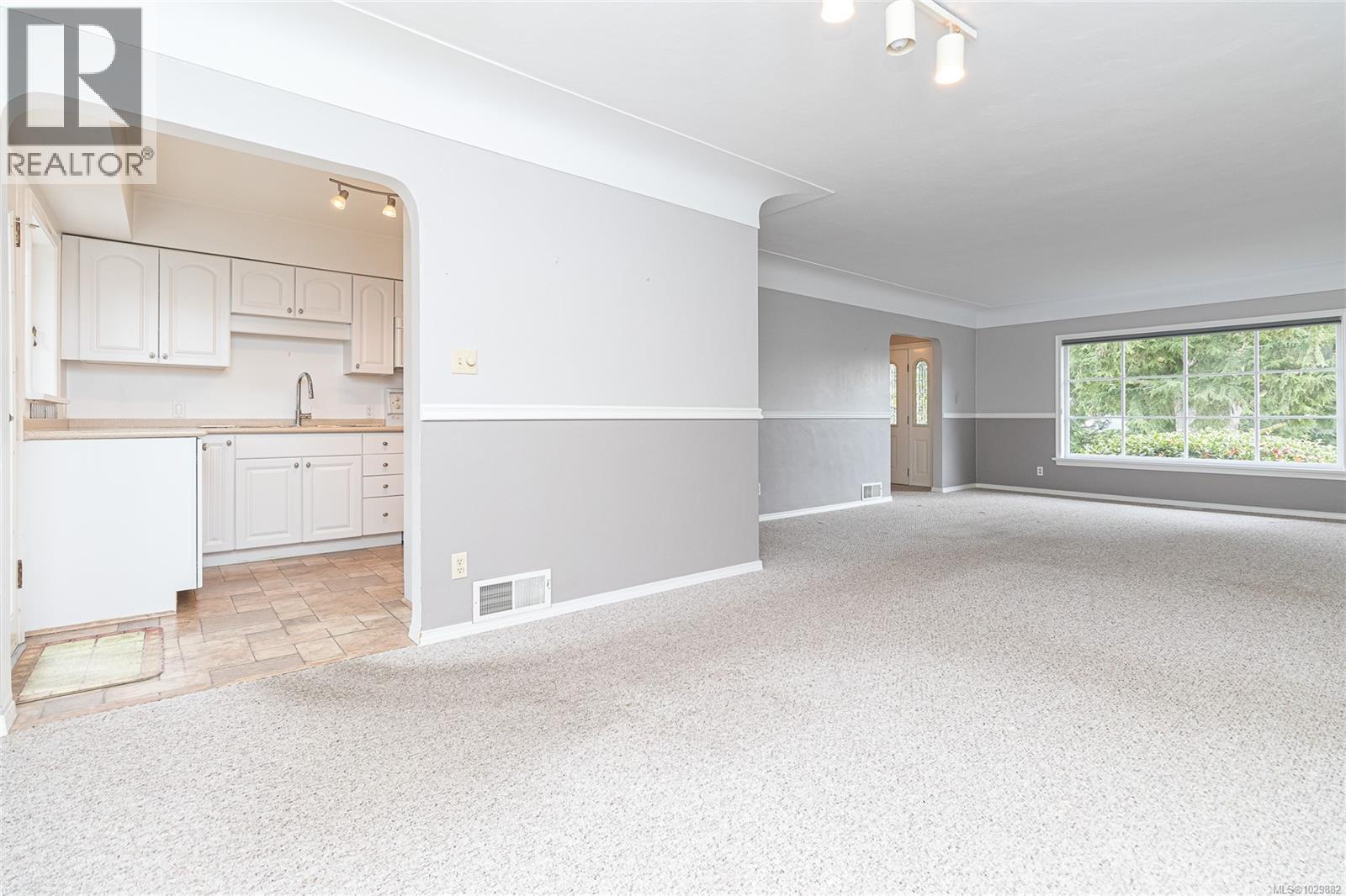 2015 Runnymede Ave - 15