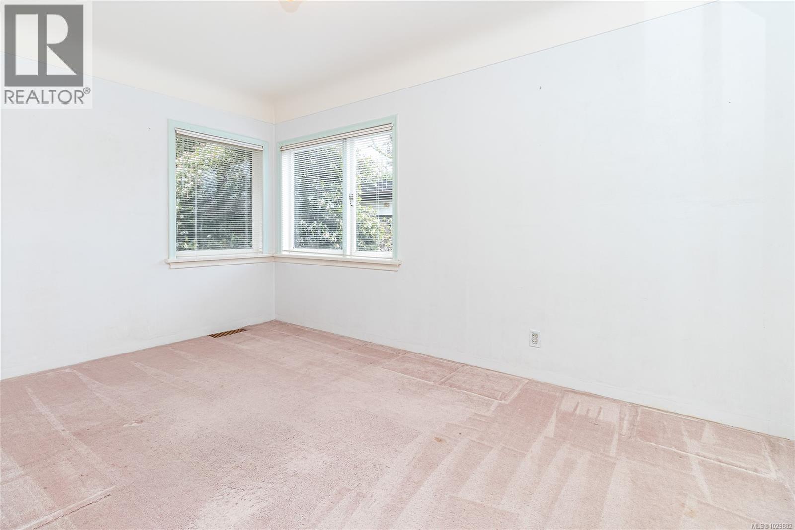2015 Runnymede Ave - 24