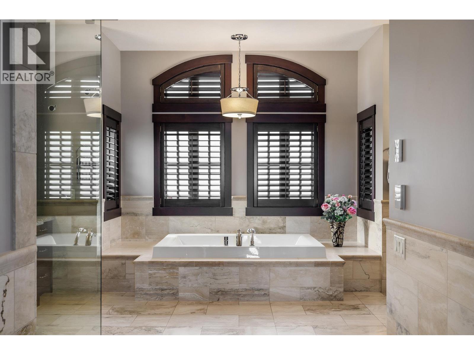  1524 Vineyard Drive, West Kelowna