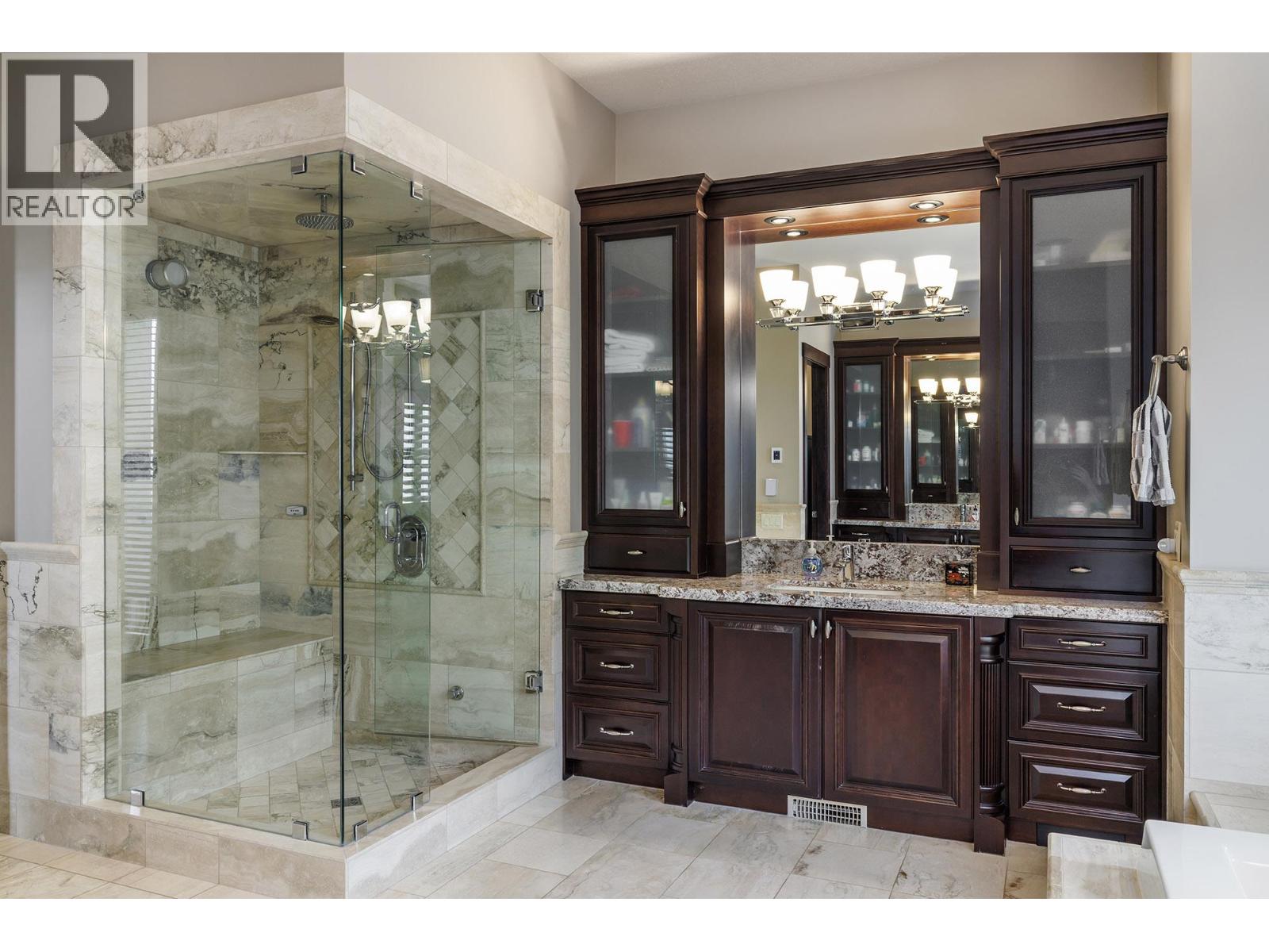  1524 Vineyard Drive, West Kelowna