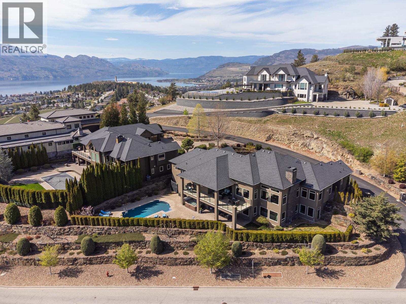  1524 Vineyard Drive, West Kelowna