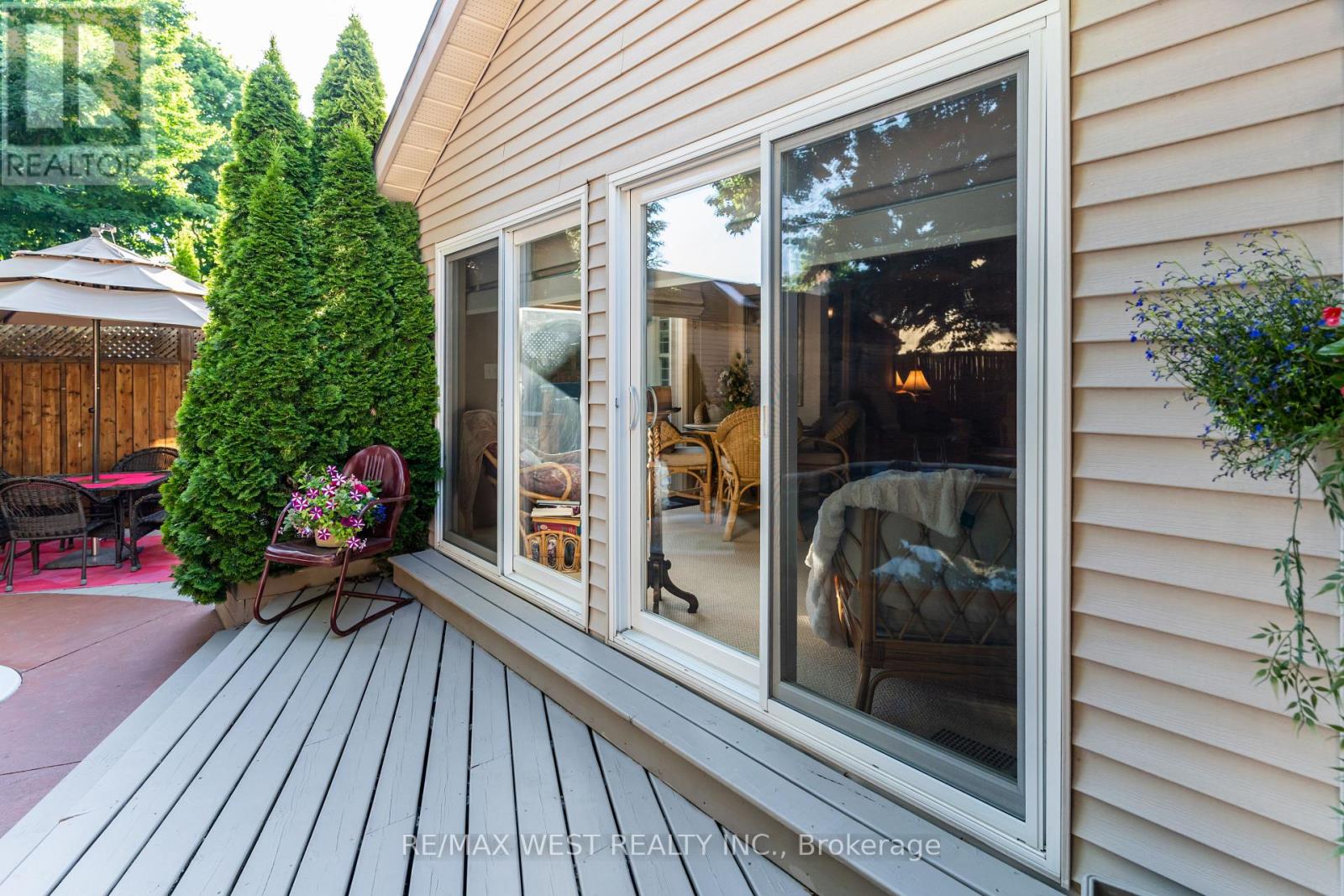 560 PEEL STREET — photo 16