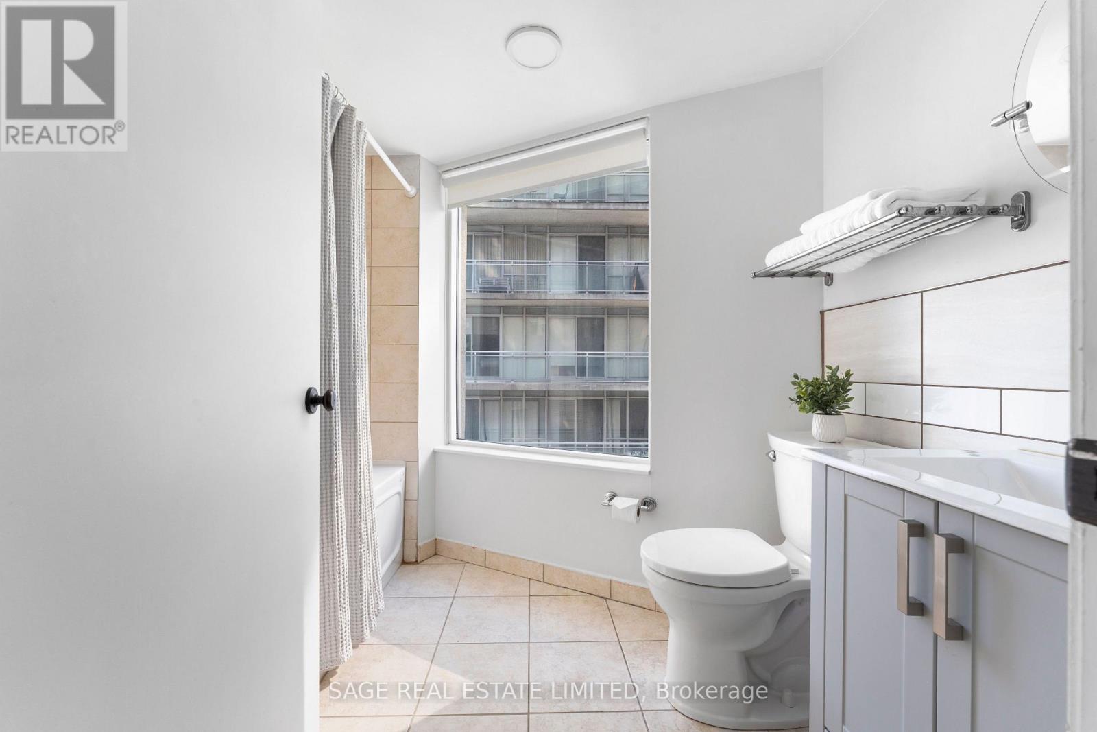 #1507 200 VICTORIA STREET - 11