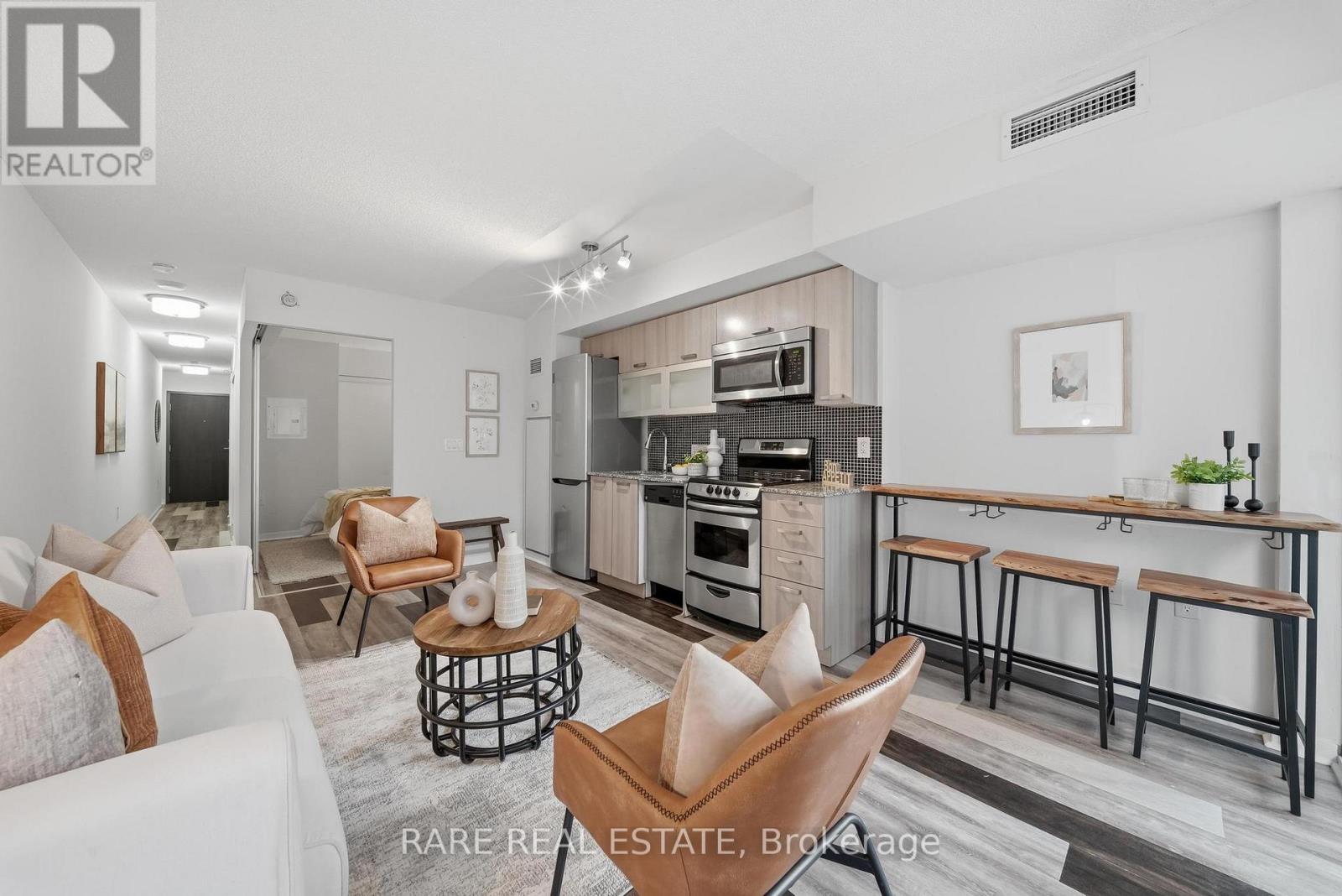 518 W - 36 LISGAR STREET