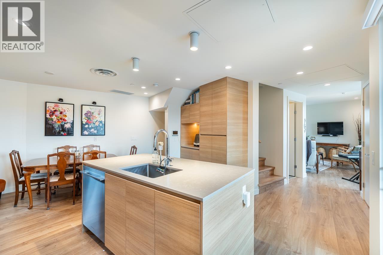 #12-6340 MARKET Avenue, Delta