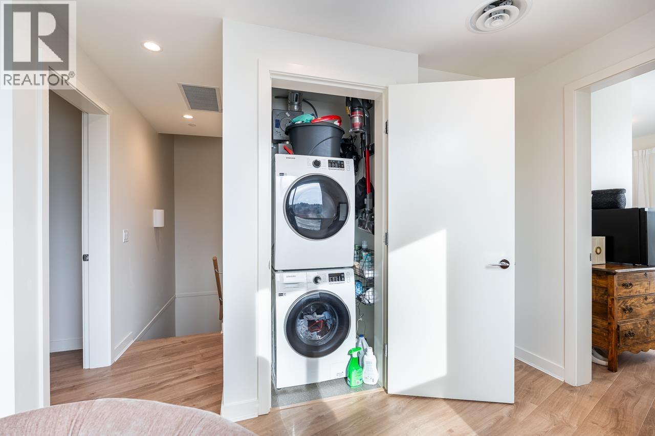 #12-6340 MARKET Avenue, Delta