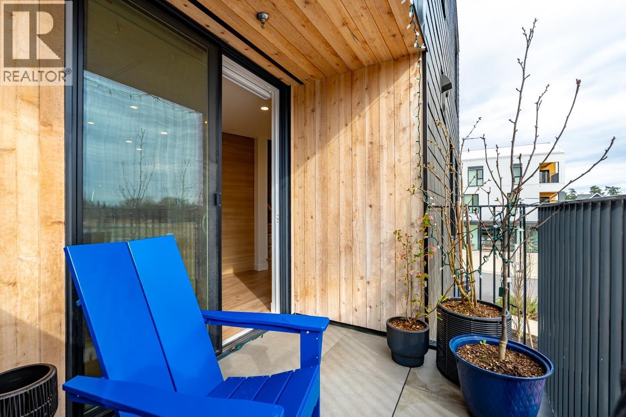 #12-6340 MARKET Avenue, Delta