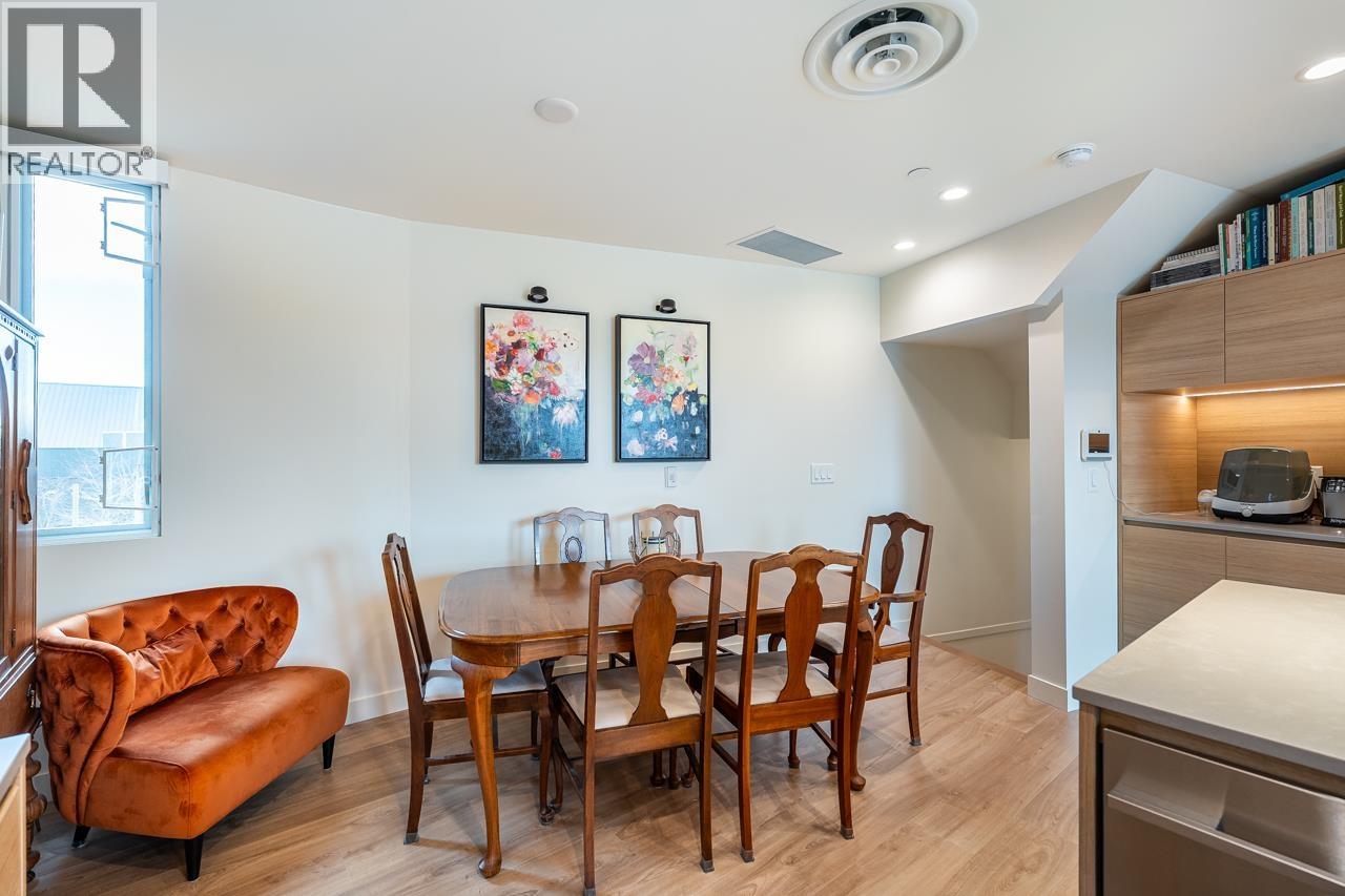 #12-6340 MARKET Avenue, Delta