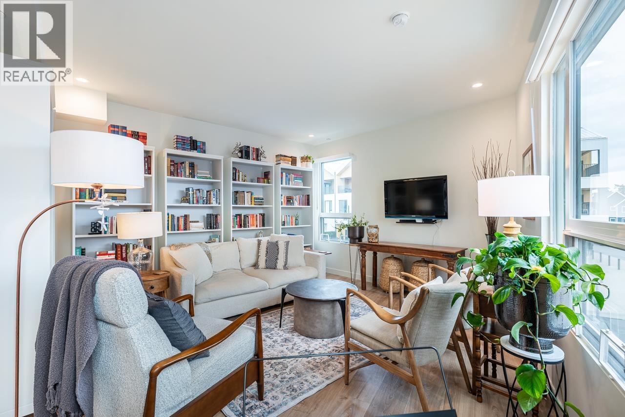 #12-6340 MARKET Avenue, Delta