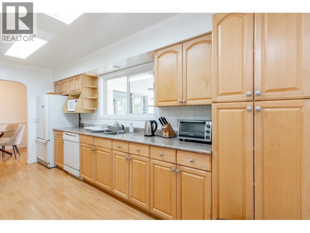 5233 WESTMINSTER Avenue, Delta