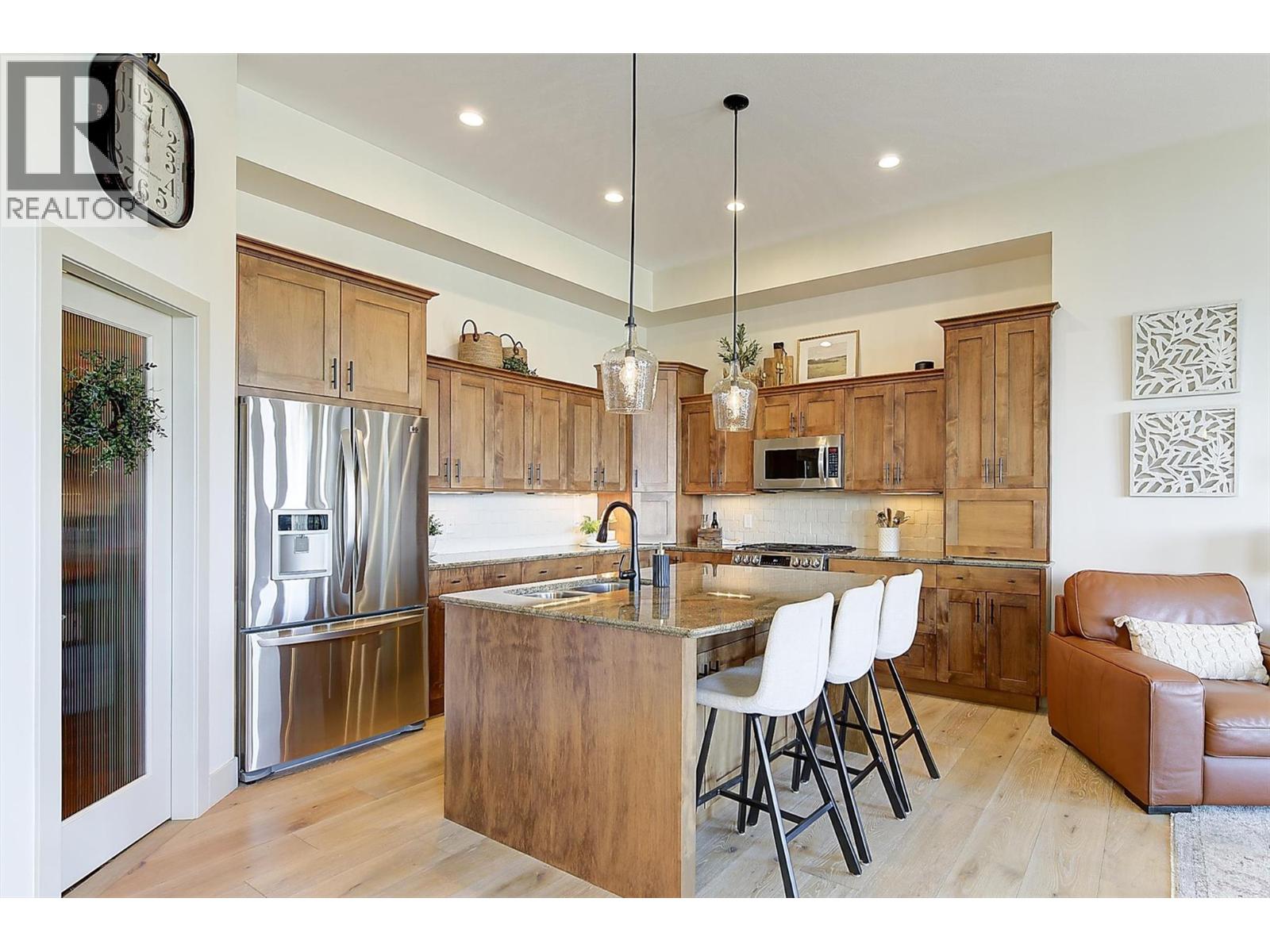  2546 Hedgestone Drive, West Kelowna