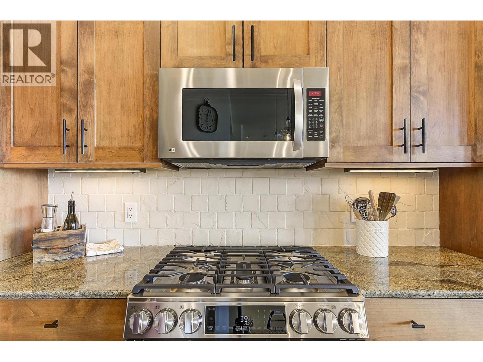  2546 Hedgestone Drive, West Kelowna