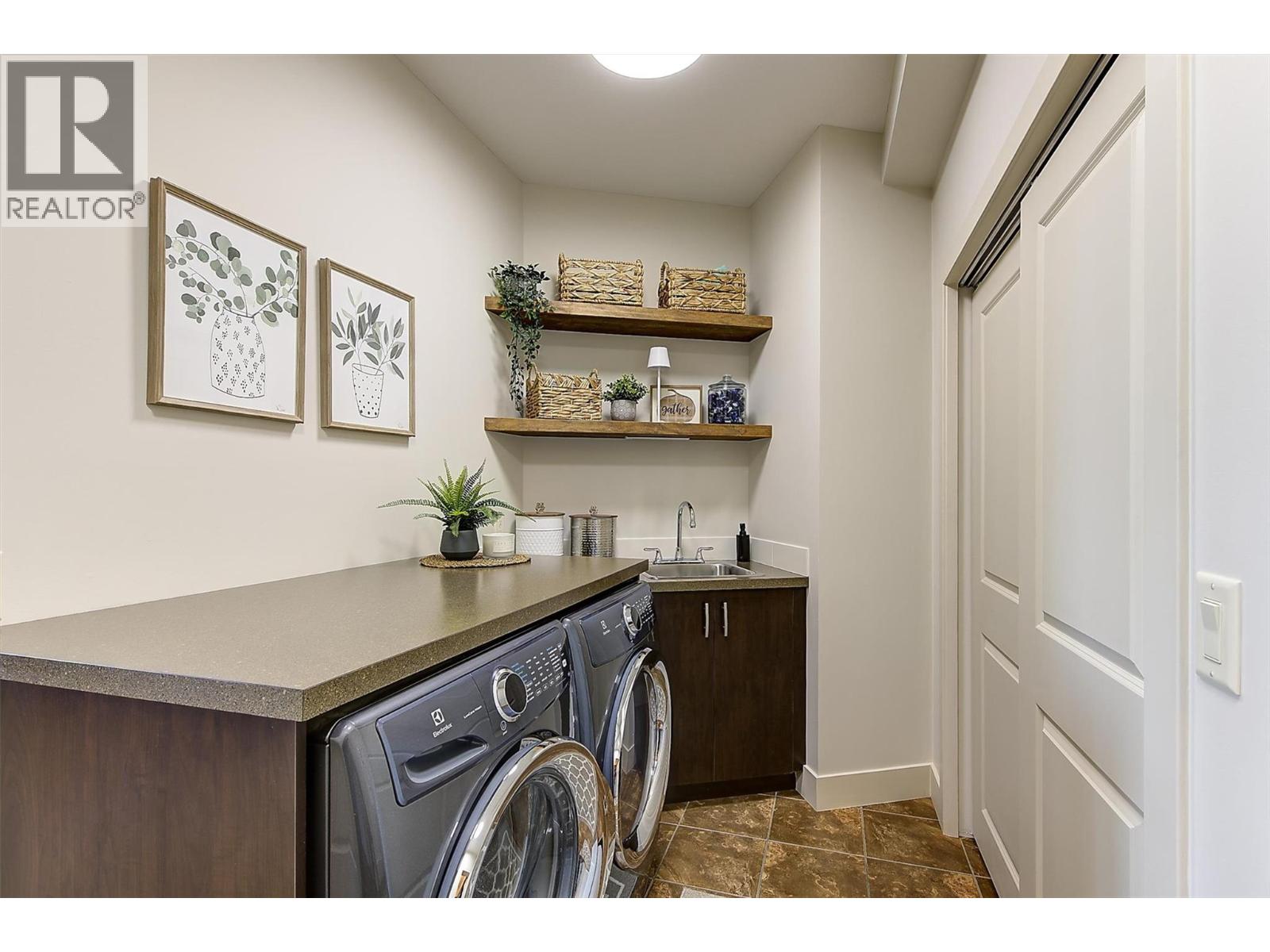  2546 Hedgestone Drive, West Kelowna