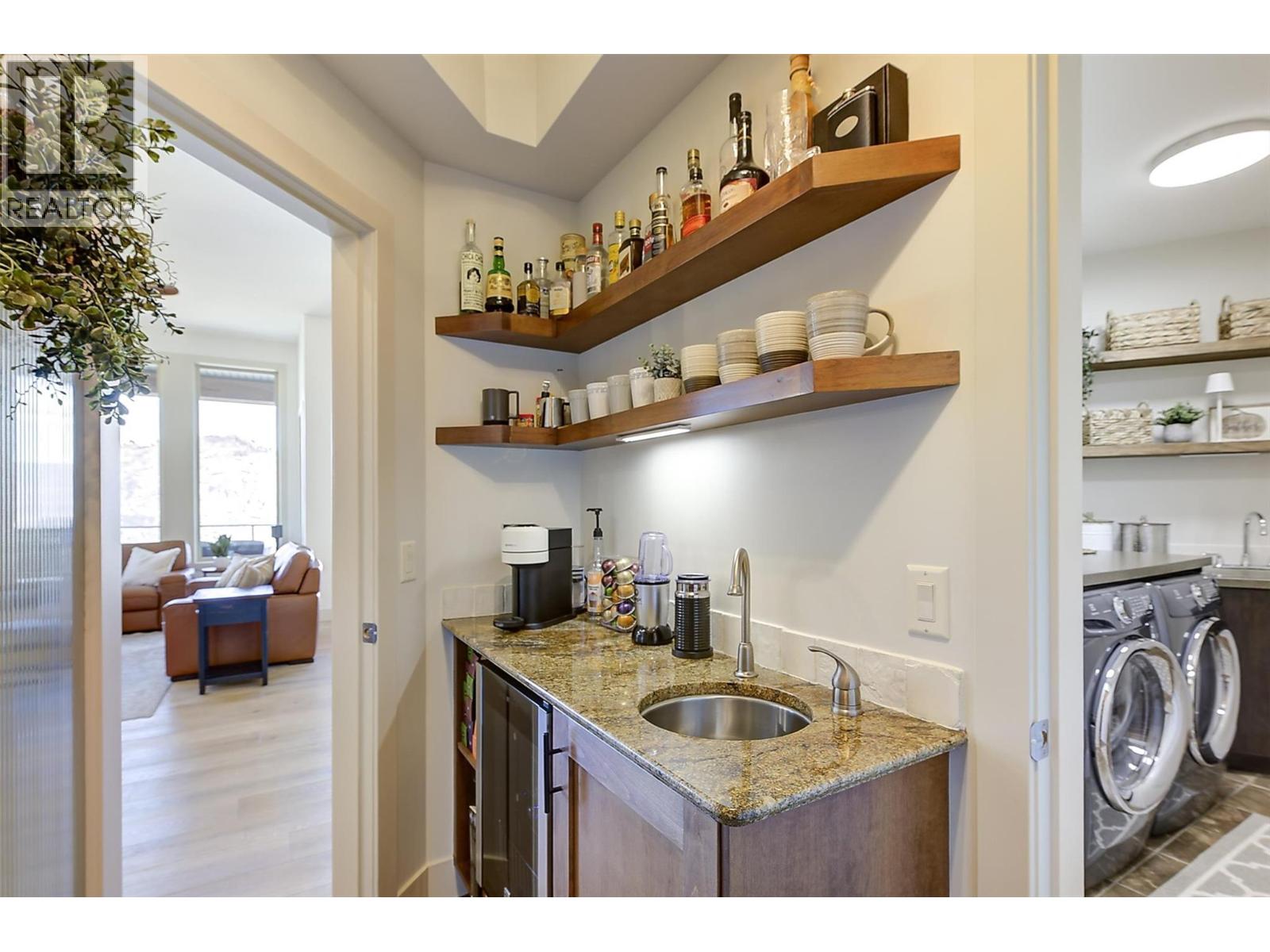  2546 Hedgestone Drive, West Kelowna