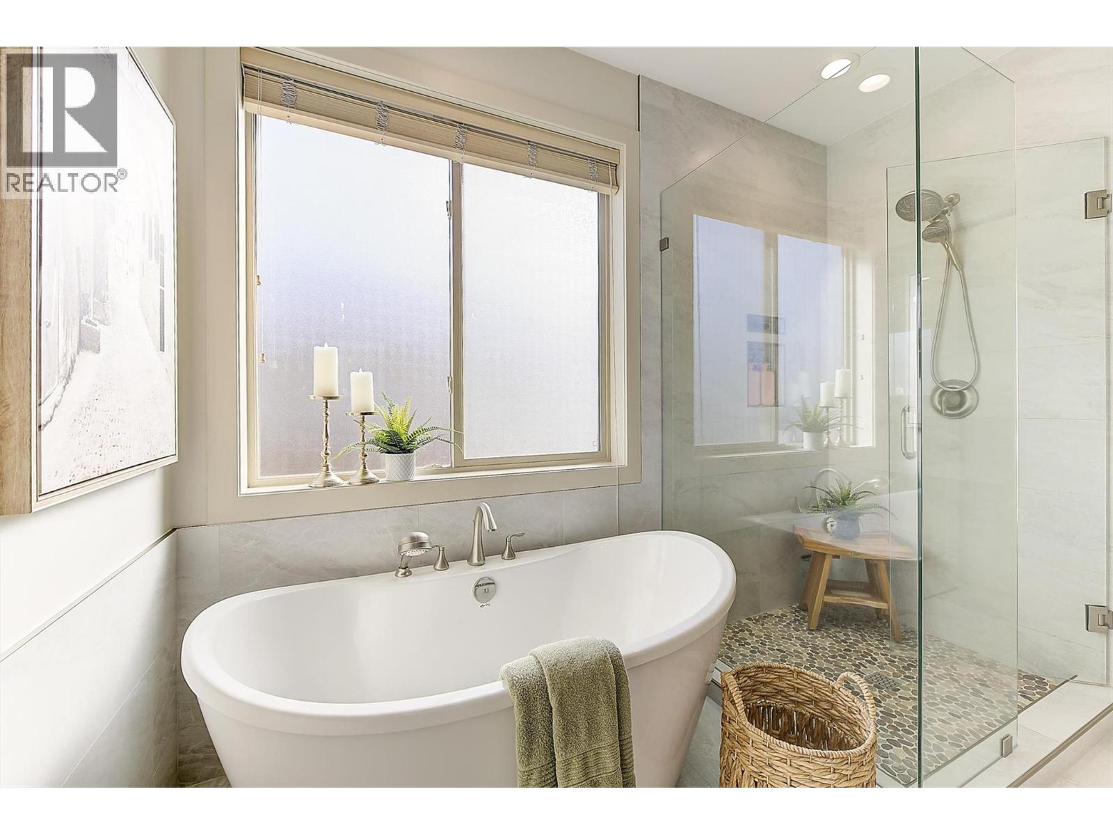  2546 Hedgestone Drive, West Kelowna