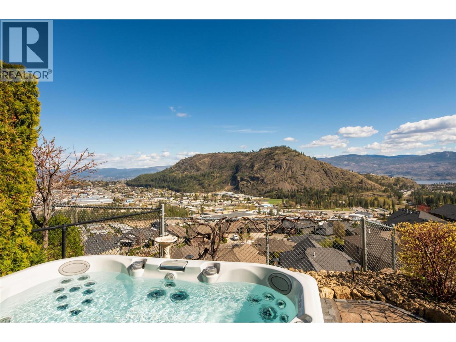  2546 Hedgestone Drive, West Kelowna