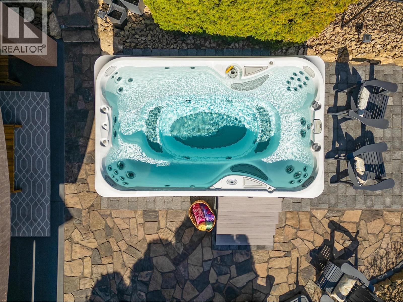  2546 Hedgestone Drive, West Kelowna