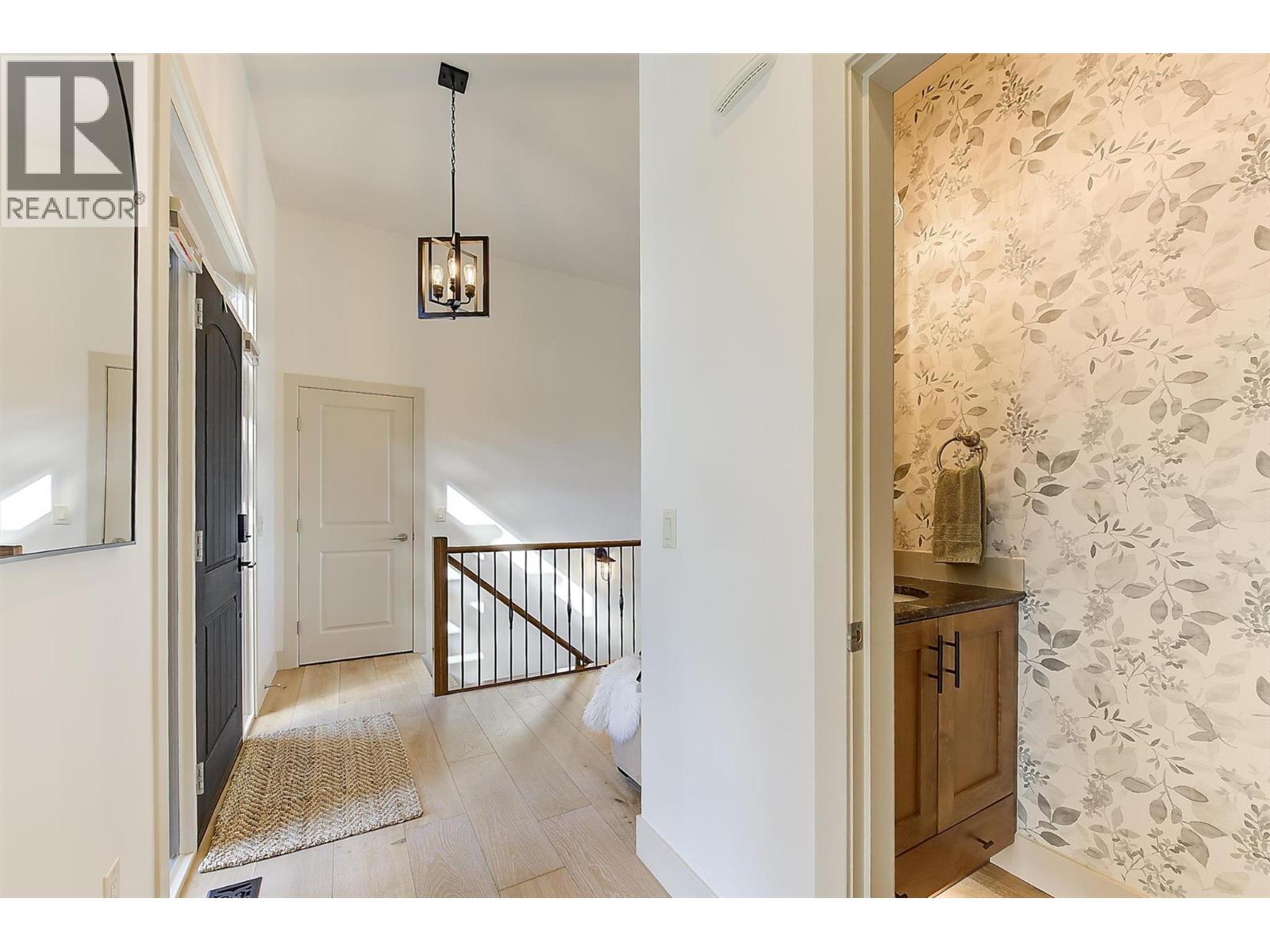  2546 Hedgestone Drive, West Kelowna