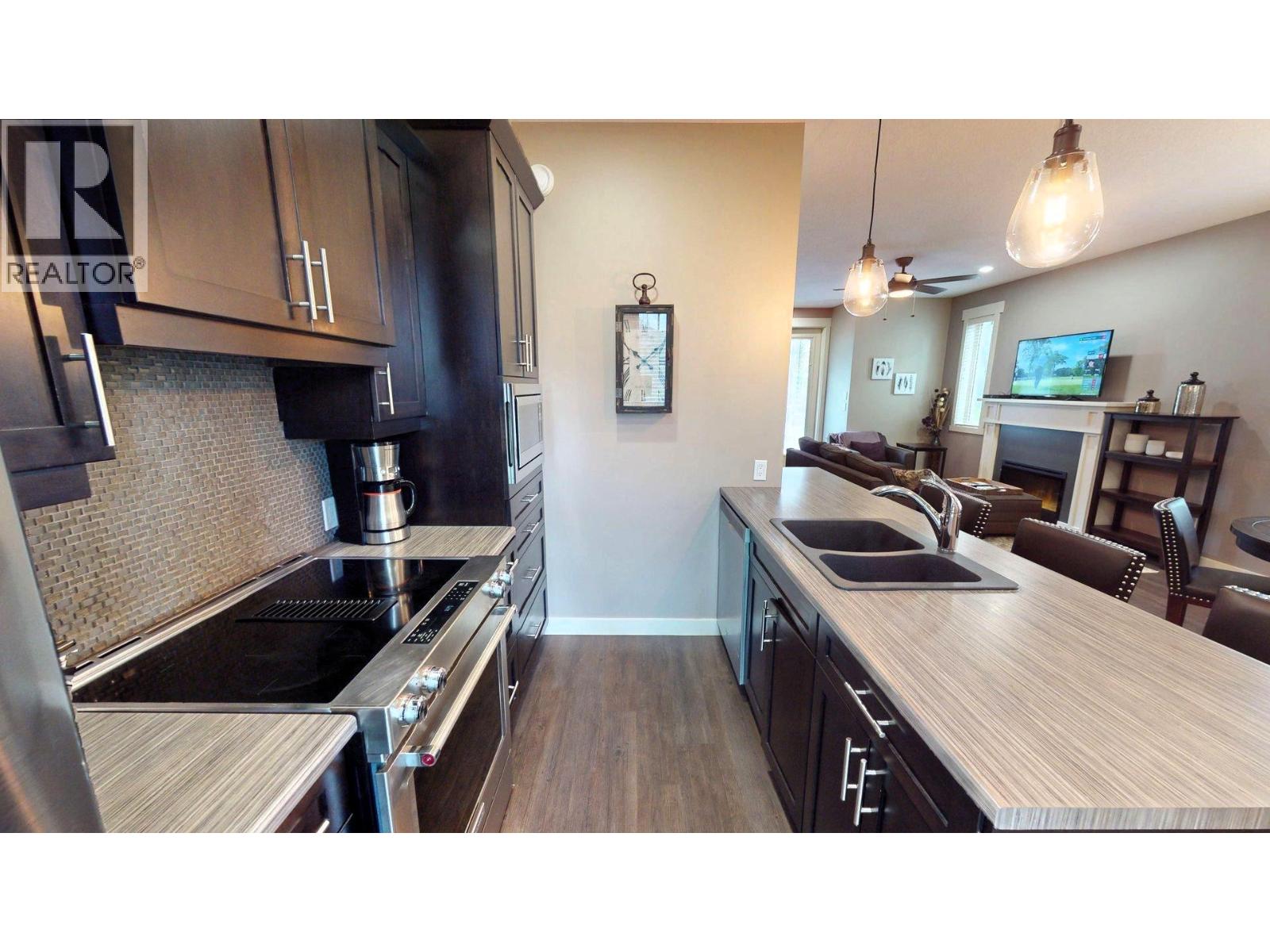 #915 E 900 BIGHORN Boulevard - 11