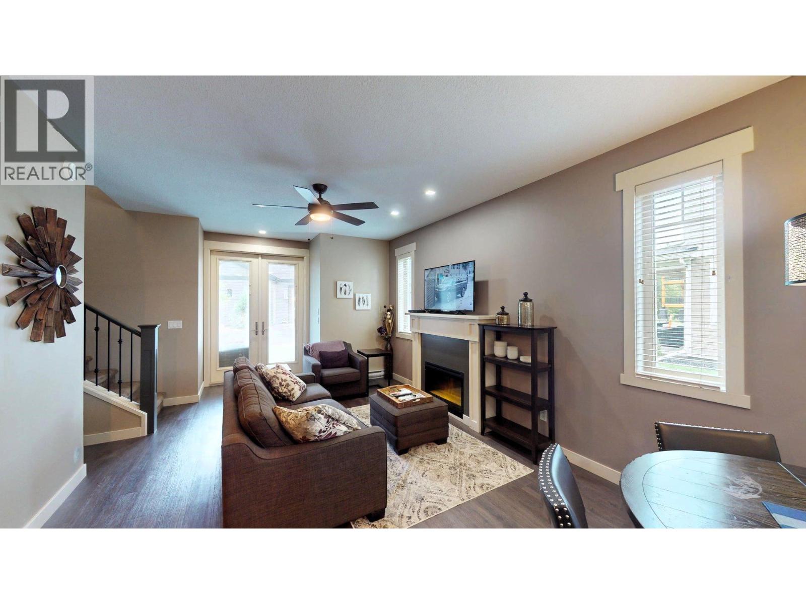 #915 E 900 BIGHORN Boulevard - 16