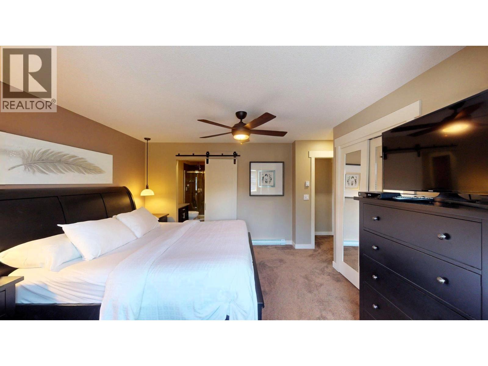 #915 E 900 BIGHORN Boulevard - 32