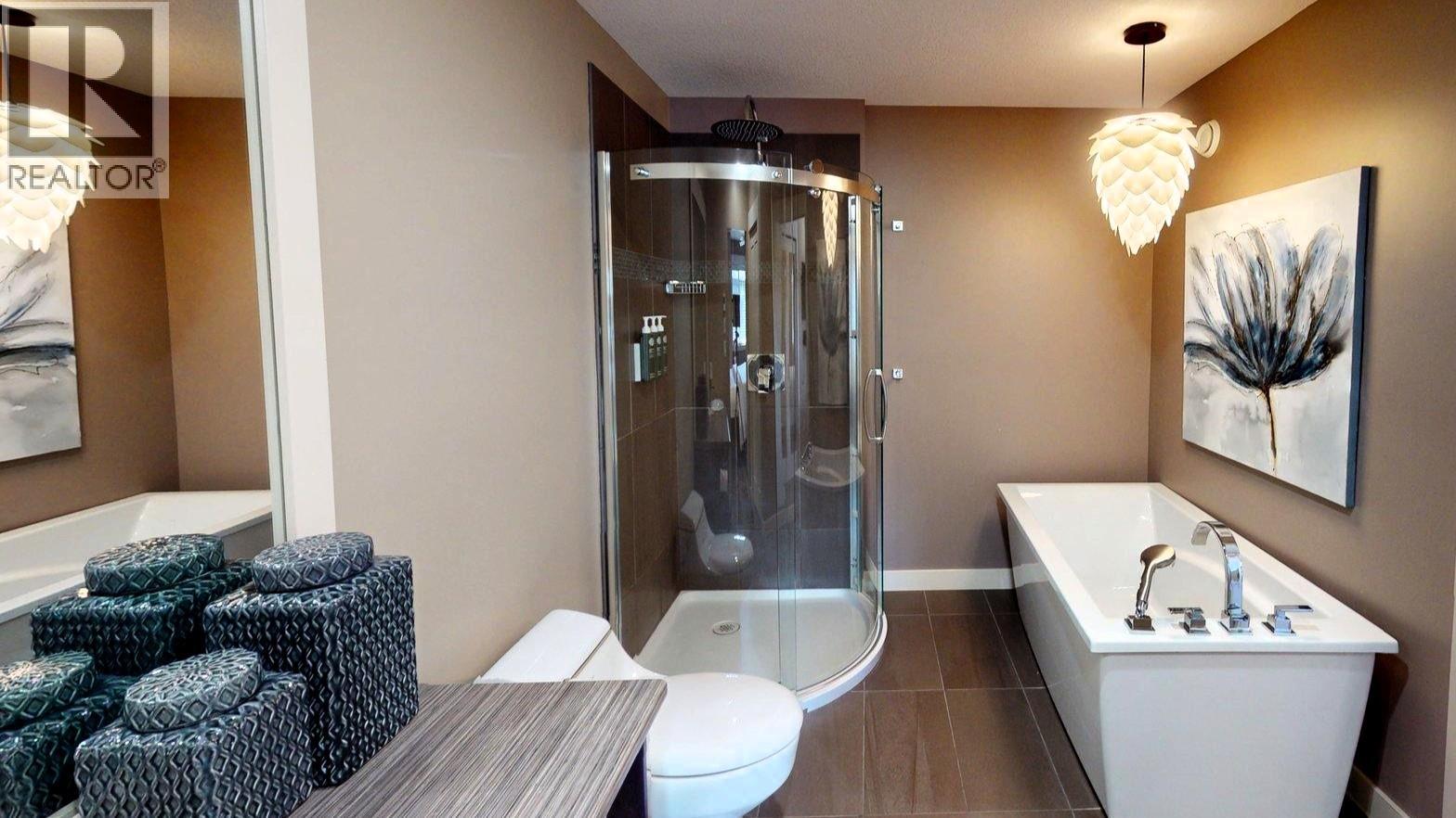 #915 E 900 BIGHORN Boulevard - 33