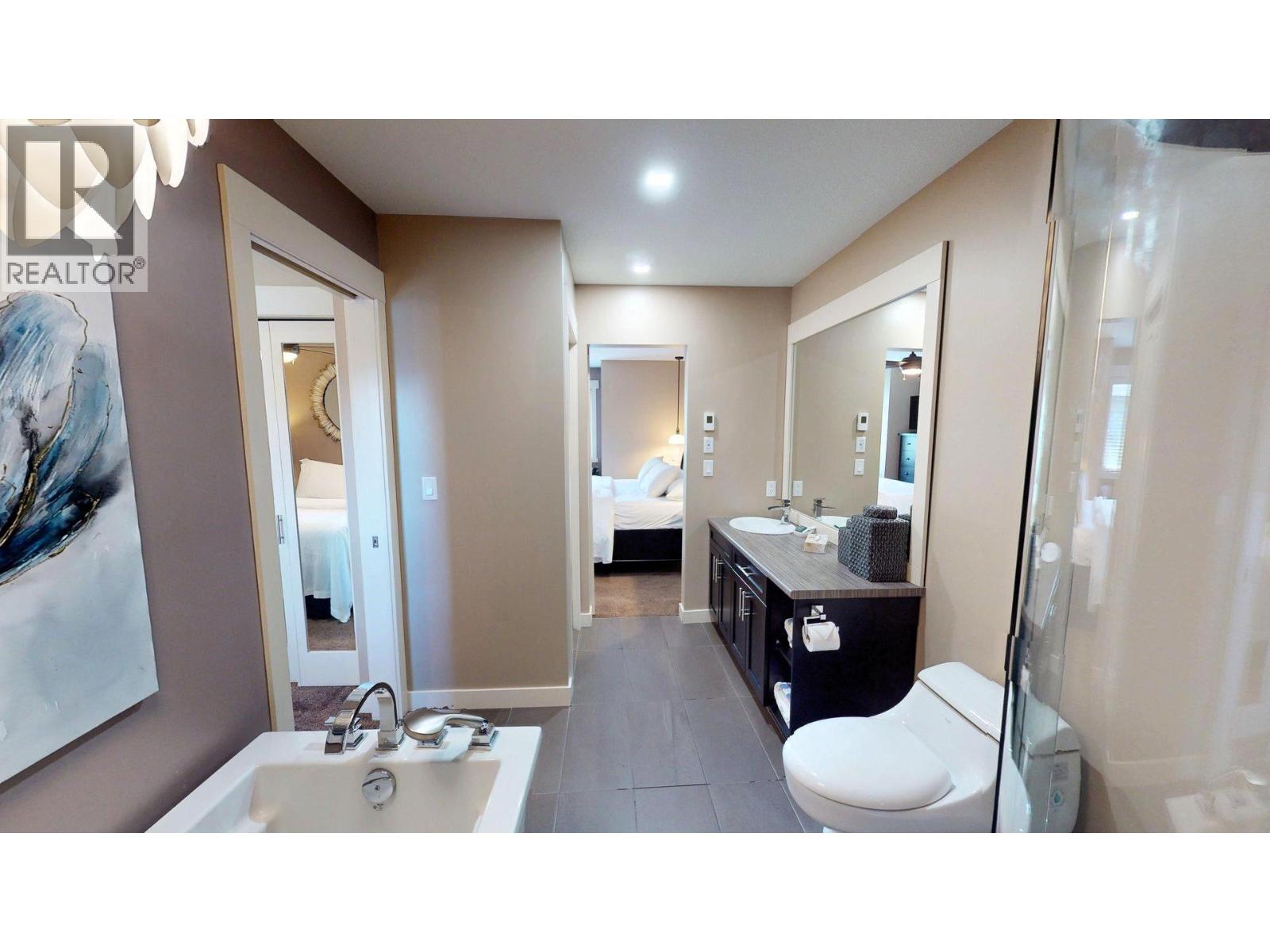 #915 E 900 BIGHORN Boulevard - 35