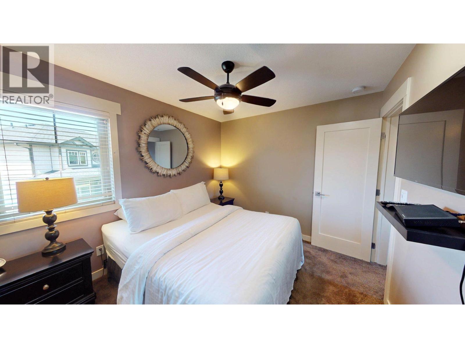 #915 E 900 BIGHORN Boulevard - 37