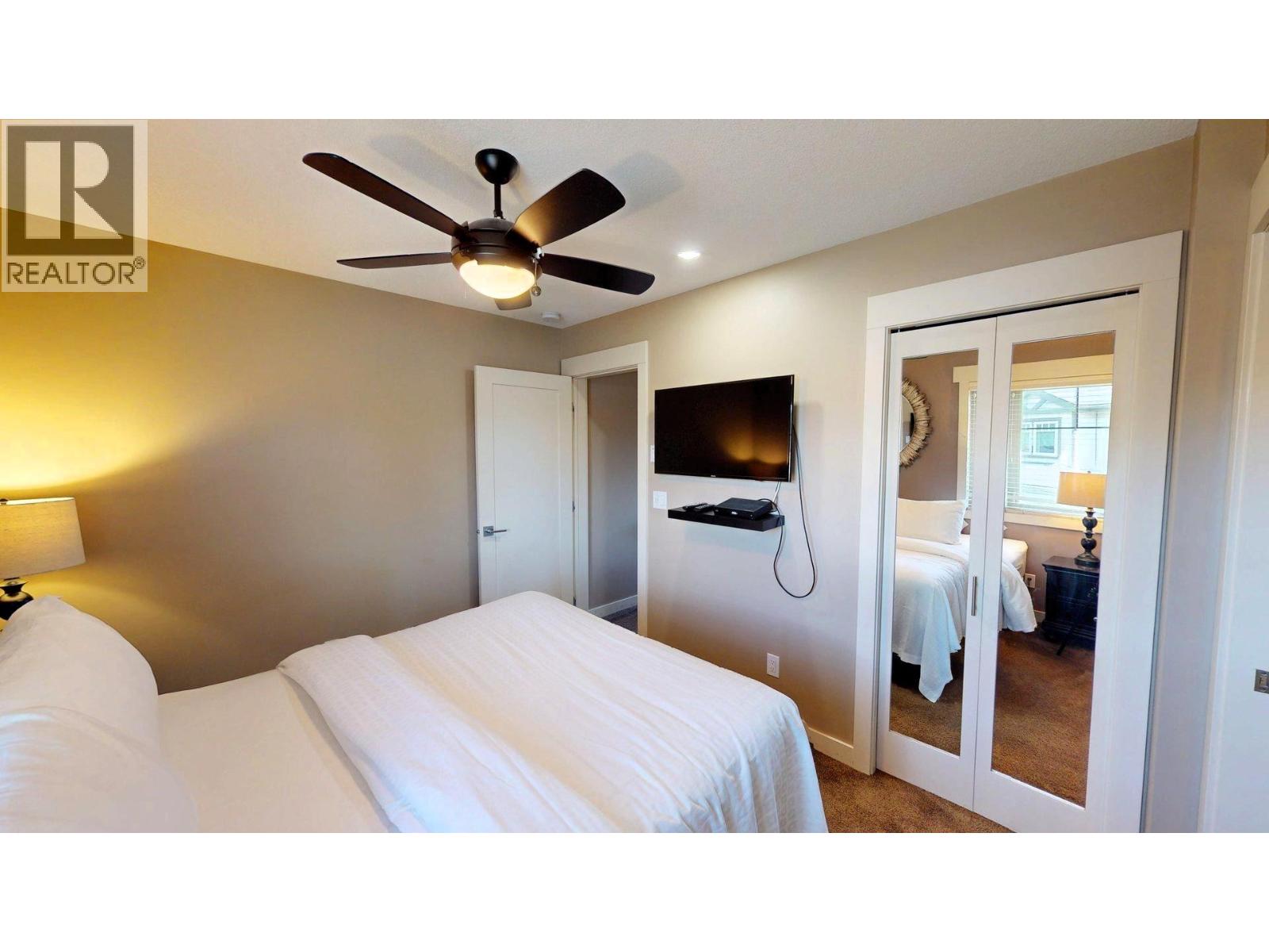 #915 E 900 BIGHORN Boulevard - 38