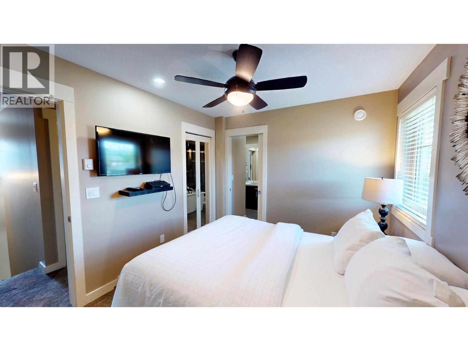 #915 E 900 BIGHORN Boulevard - 40