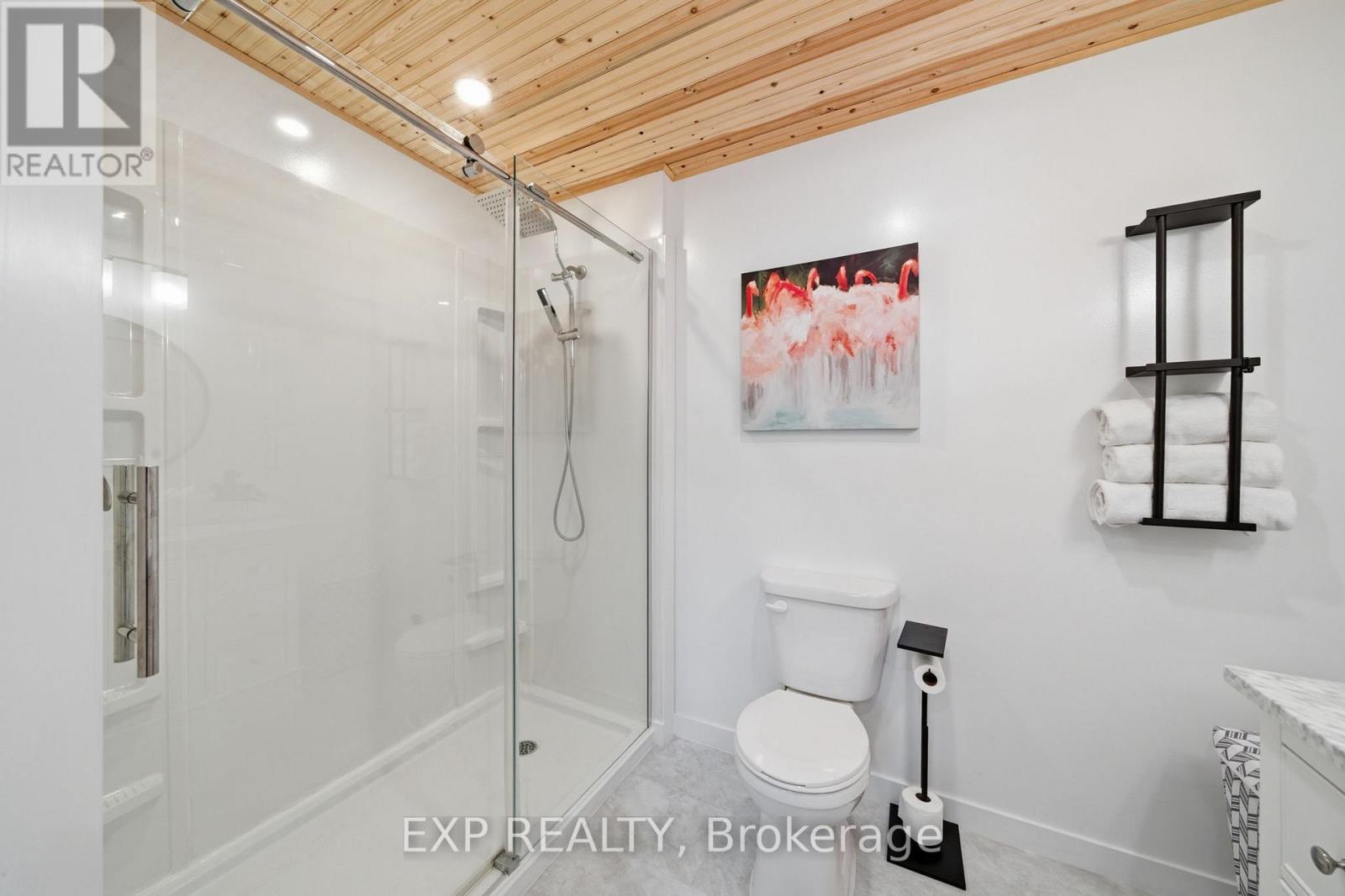 8 HENDERSON LANE — photo 15