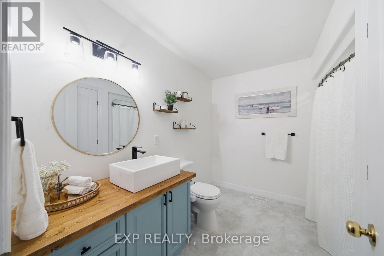 8 HENDERSON LANE — photo 19