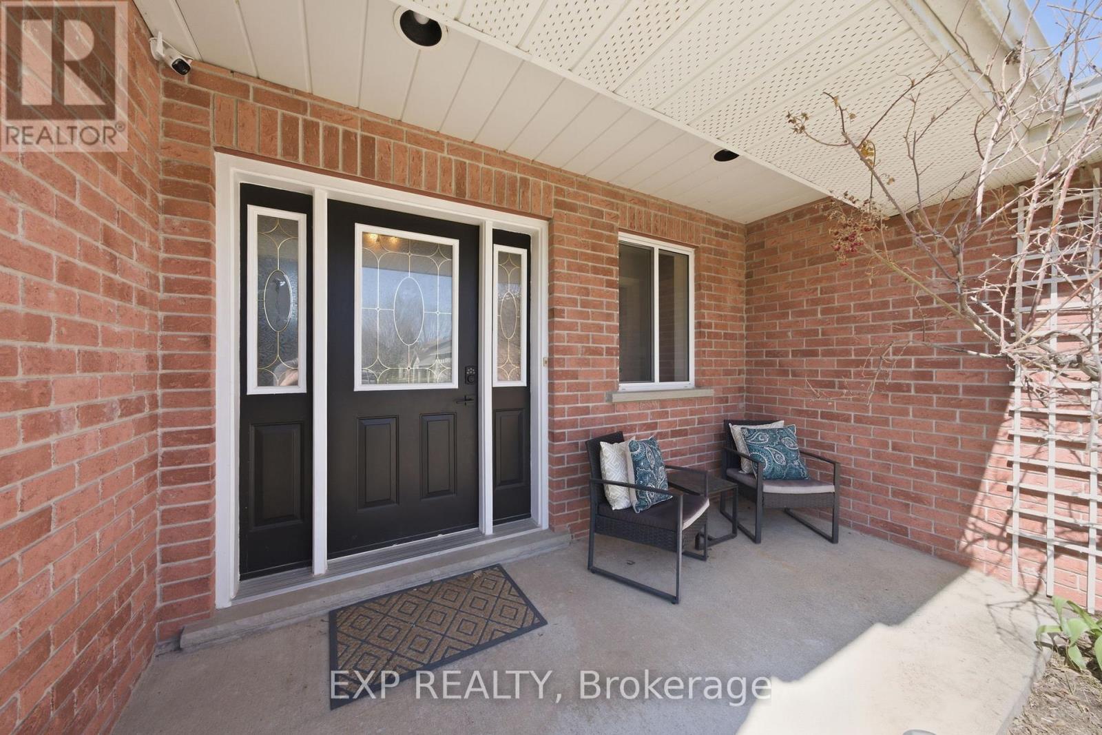 8 HENDERSON LANE - photo 4