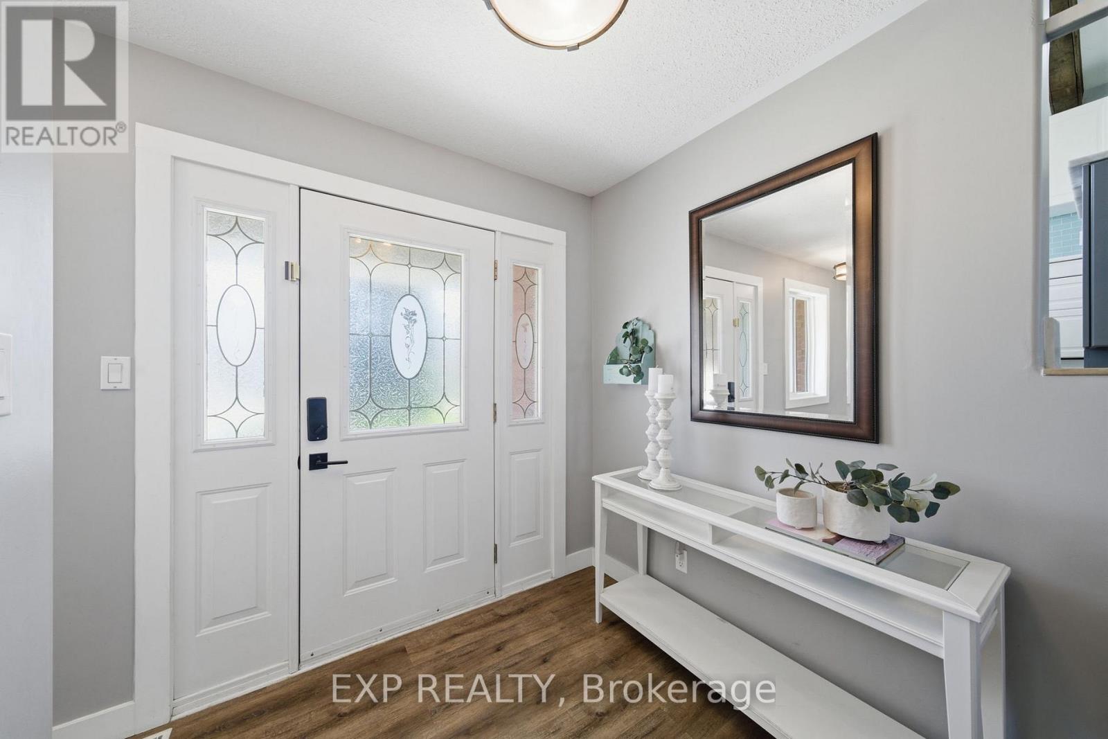 8 HENDERSON LANE - photo 5