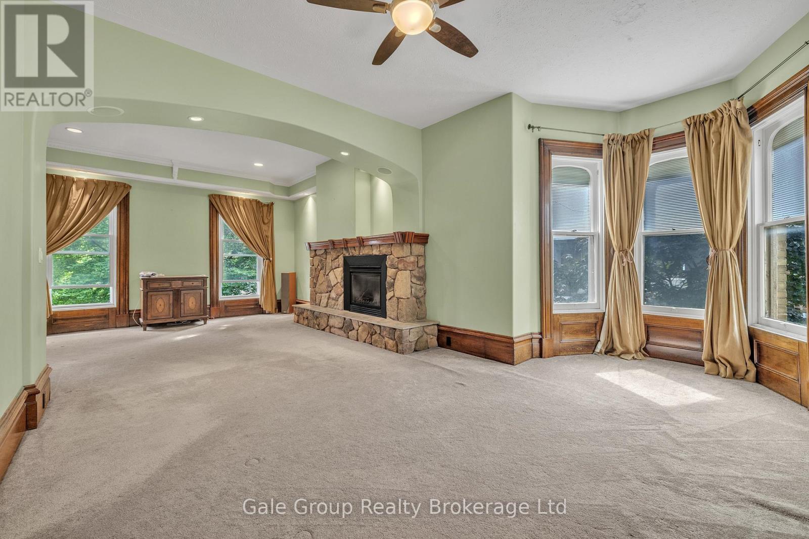 Upper residential unit