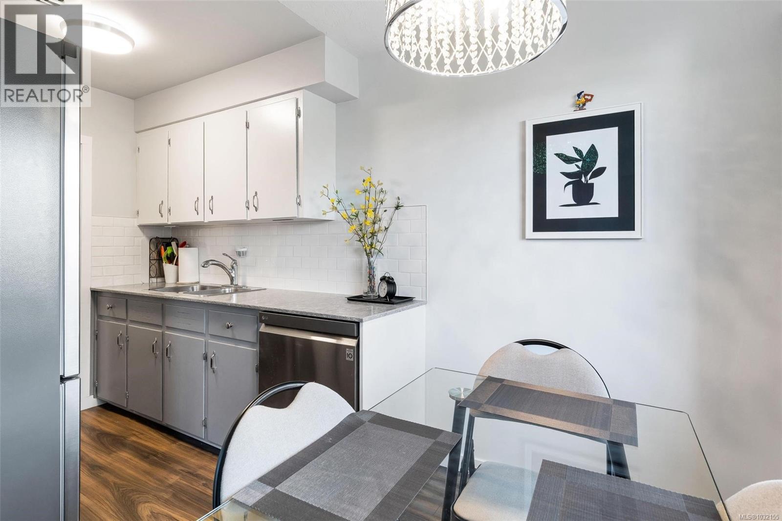 #109 1975 Lee Ave - 14