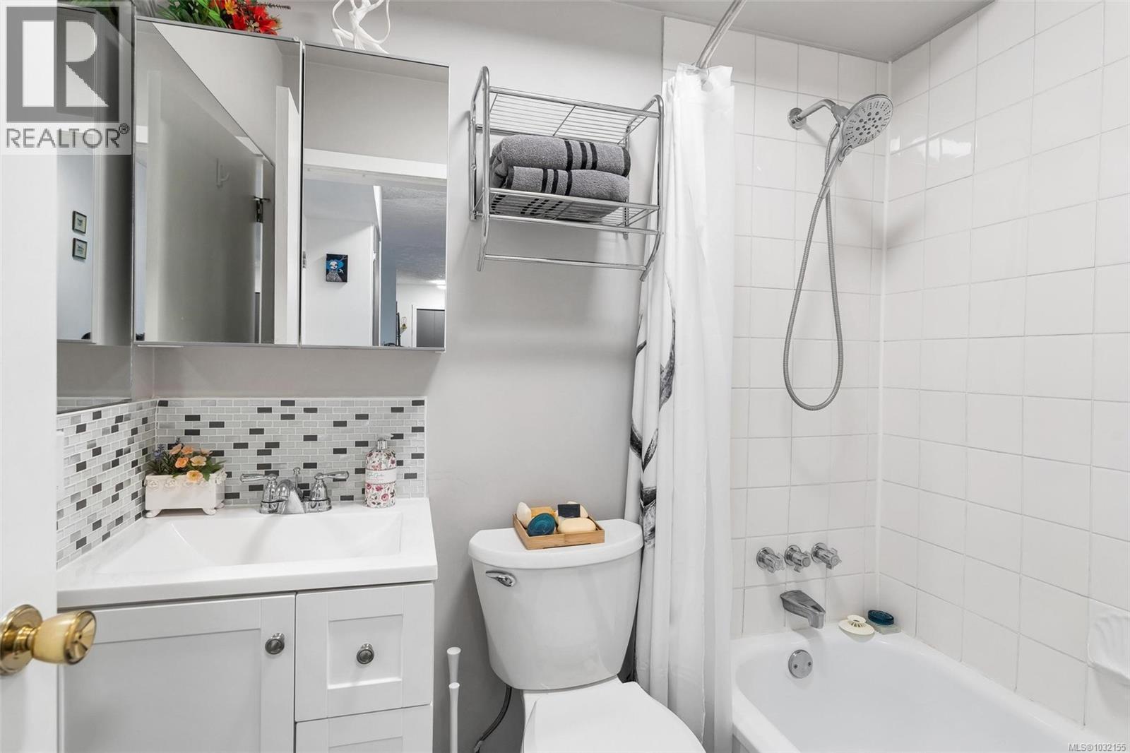 #109 1975 Lee Ave - 23