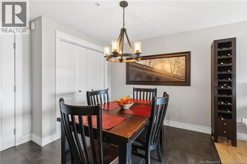 #407 65 DIAMOND HEAD COURT - 19