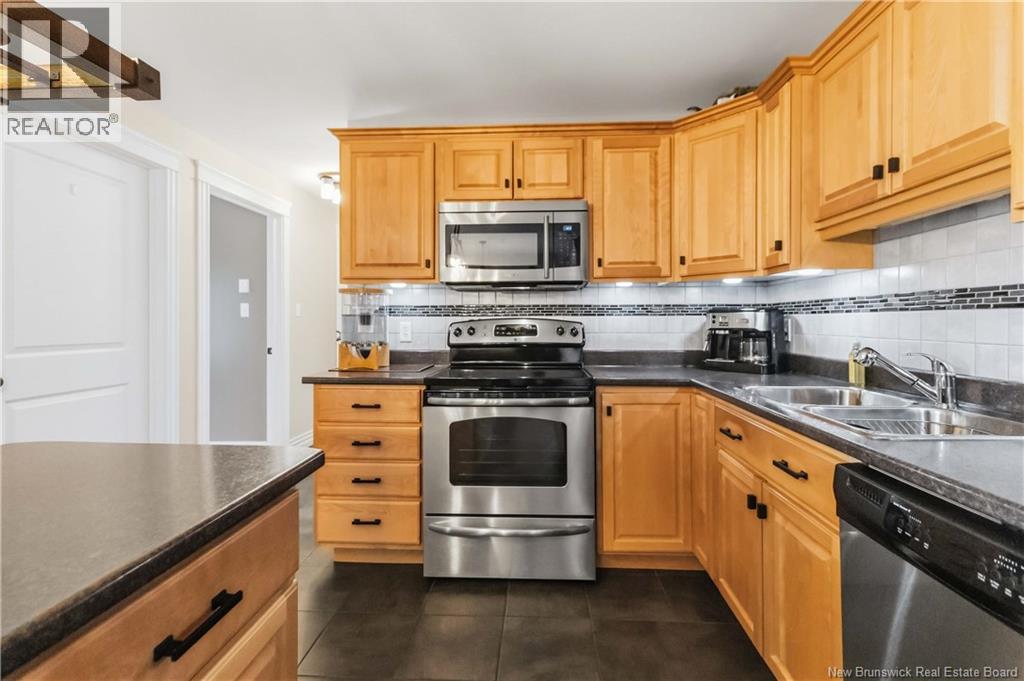 #407 65 DIAMOND HEAD COURT - 21