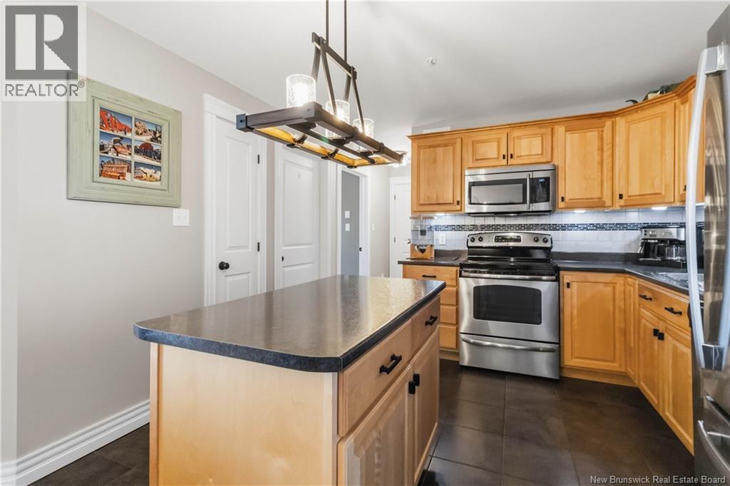 #407 65 DIAMOND HEAD COURT - 22