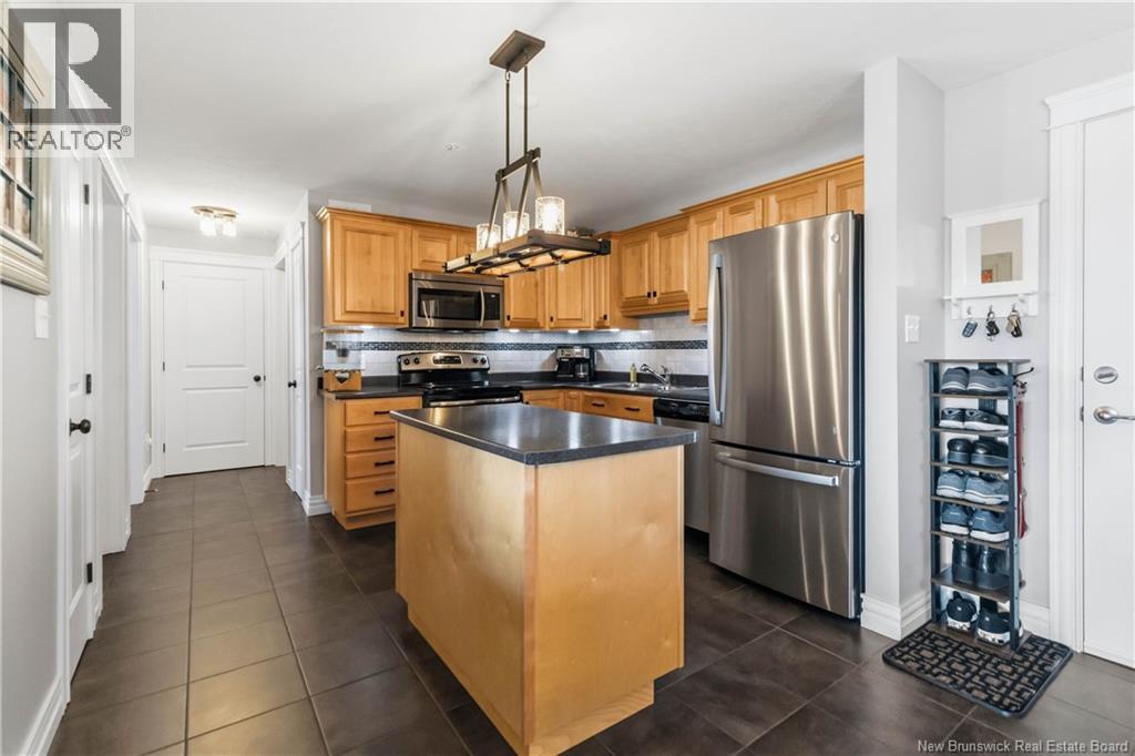#407 65 DIAMOND HEAD COURT - 23