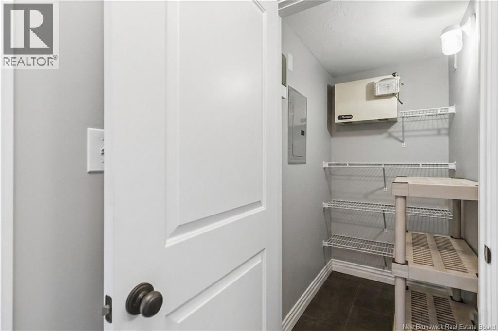 #407 65 DIAMOND HEAD COURT - 24