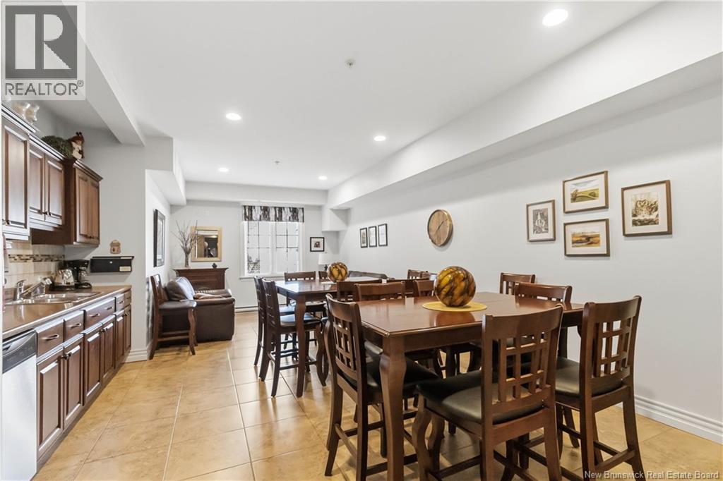 #407 65 DIAMOND HEAD COURT - 25