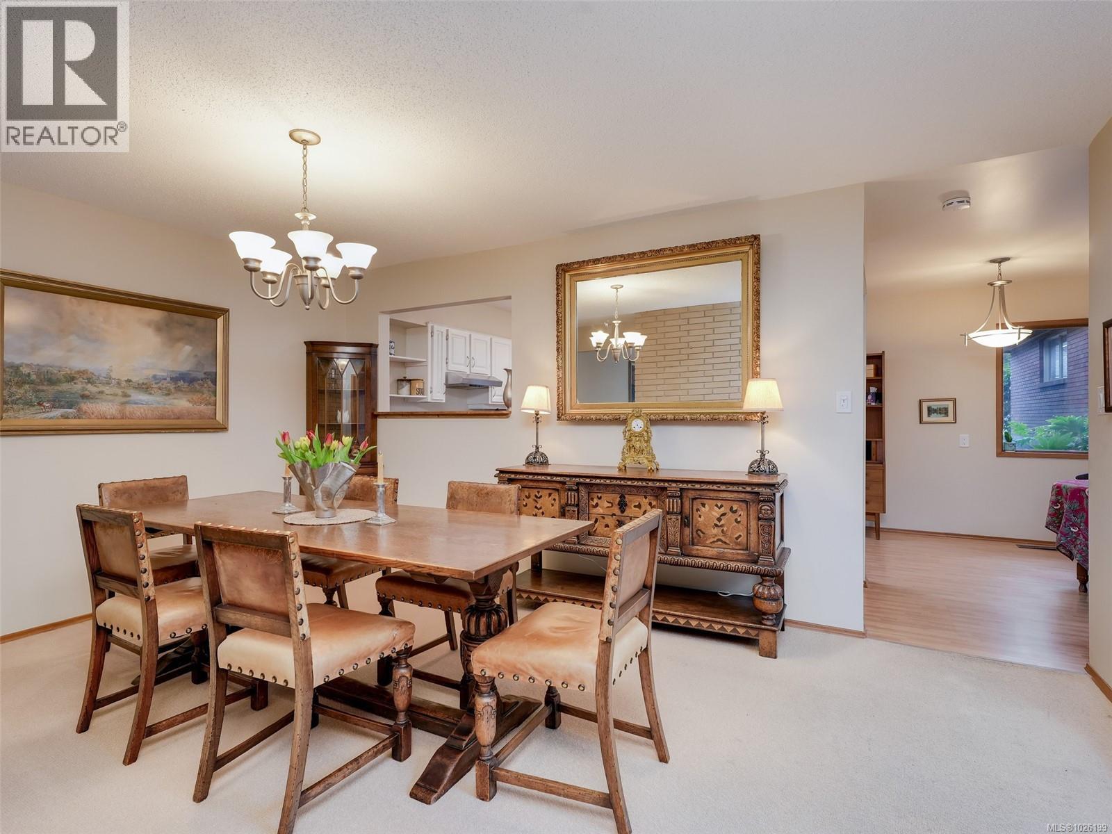 125 2345 Cedar Hill Cross Rd, Oak Bay