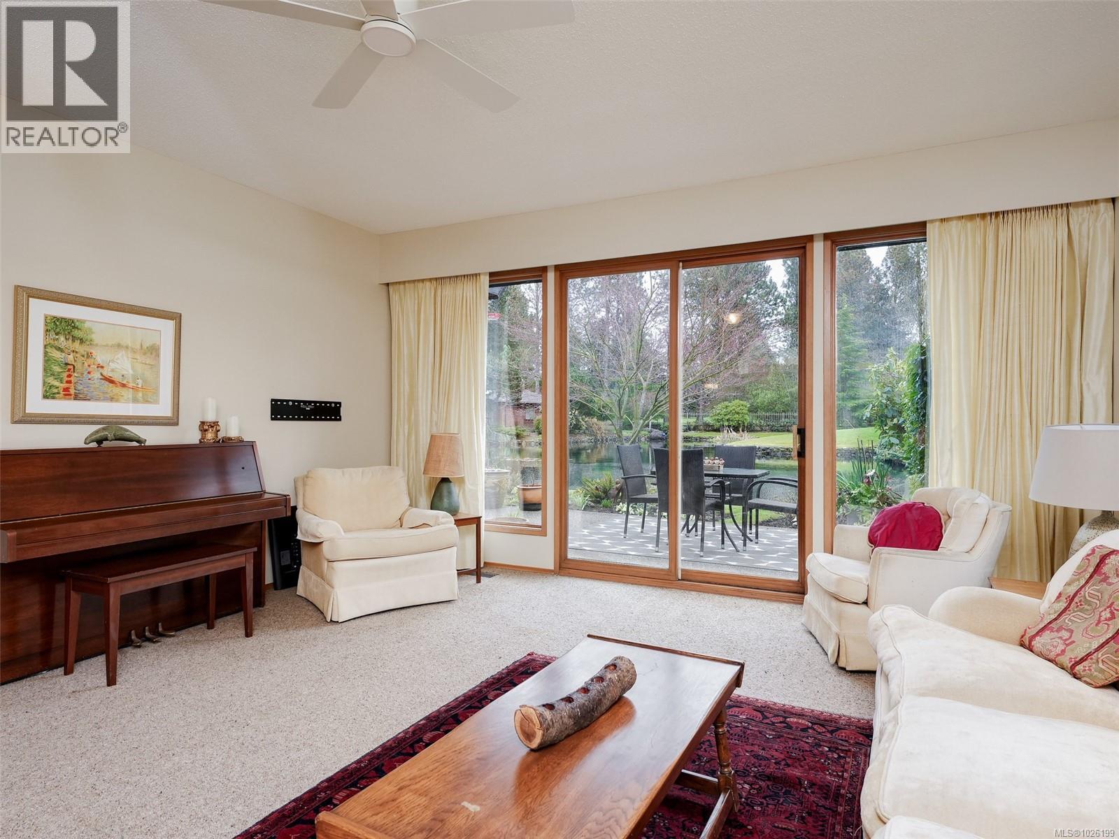 125 2345 Cedar Hill Cross Rd, Oak Bay