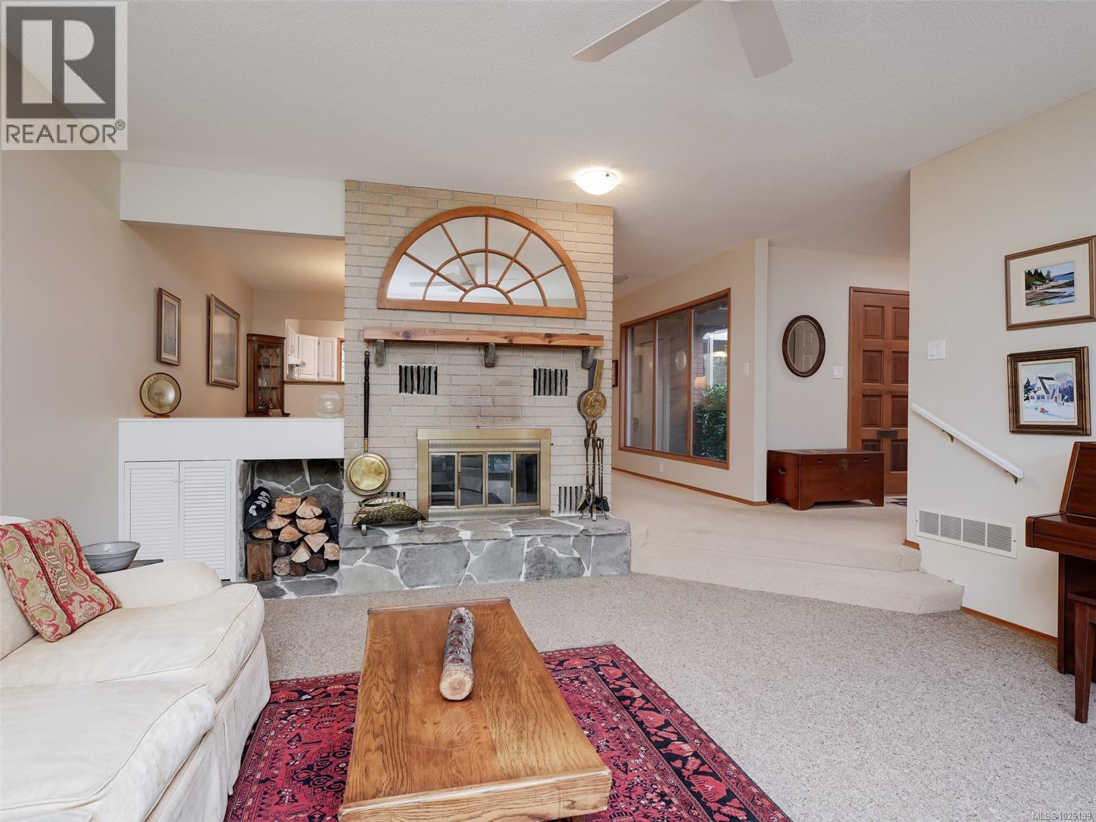 125 2345 Cedar Hill Cross Rd, Oak Bay