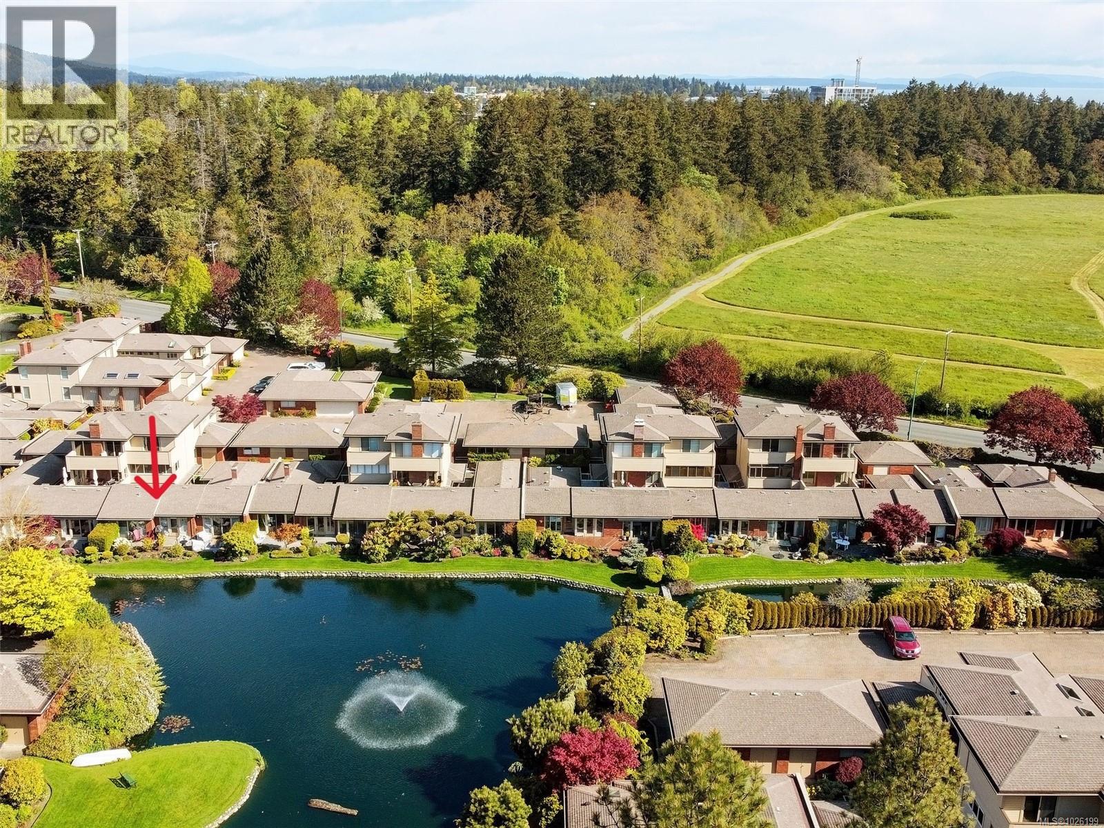 125 2345 Cedar Hill Cross Rd, Oak Bay