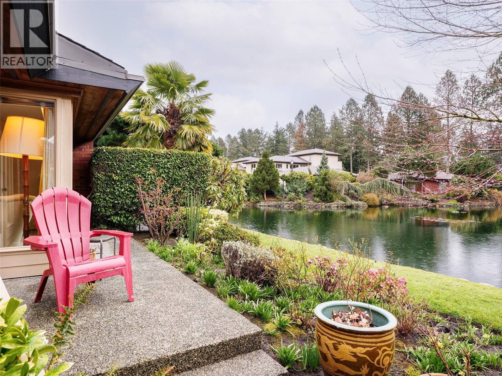 125 2345 Cedar Hill Cross Rd, Oak Bay